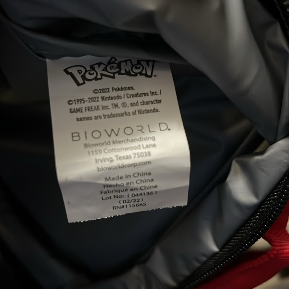 Pokémon Lunch Bag with Red and Gray Accents - Picture 5 of 9